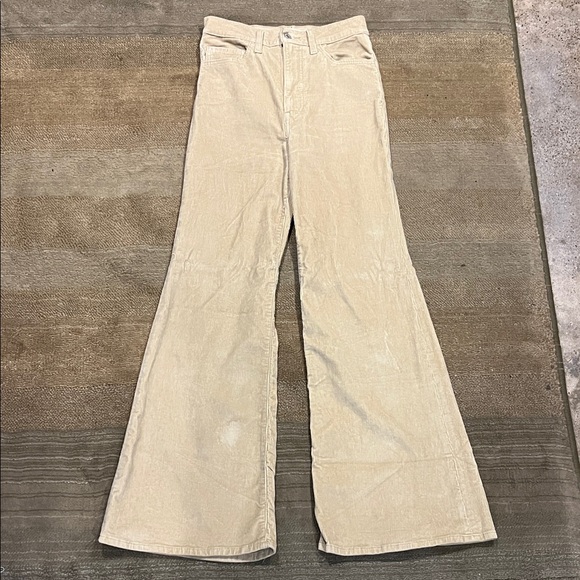 EUC Levi’s Ribcage Bell Jeans in Tan Corduroy Size 27 - Picture 1 of 11